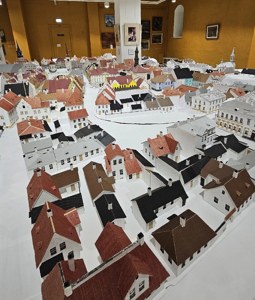 Narvan taidegallerian pienoismalli Vanhasta Narvasta