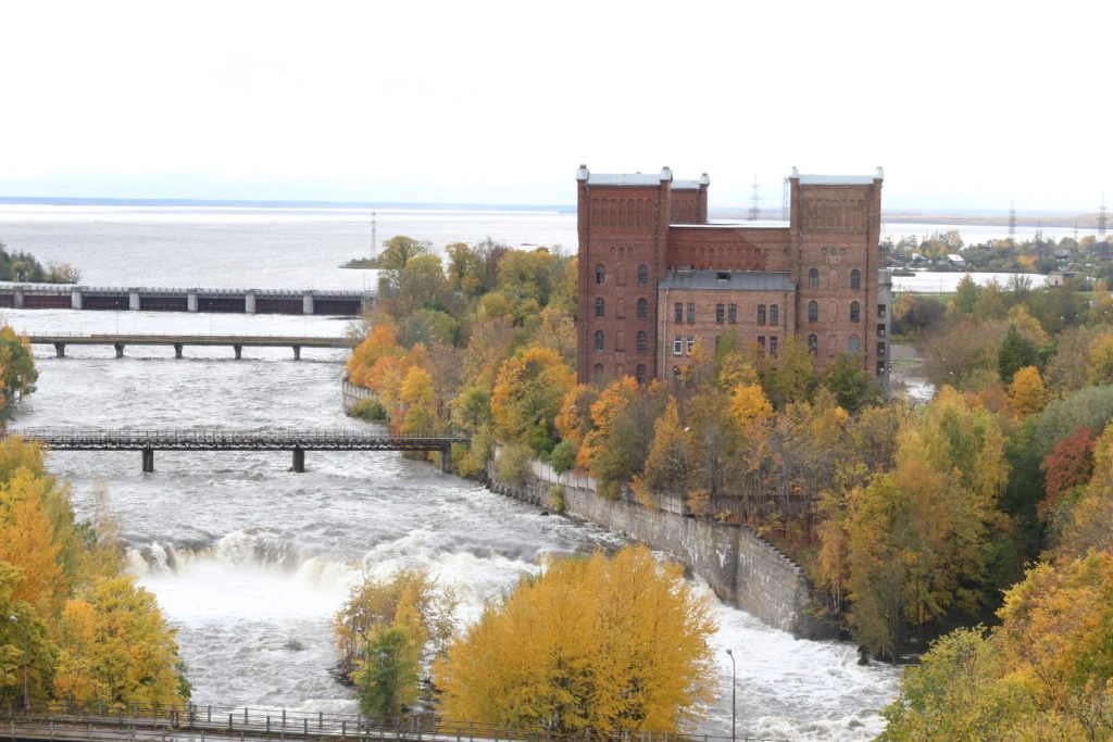 Kreenholmi Manufaktuur Narvas suurvee ajal, kui koskedes on vesi