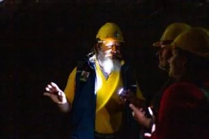 Eksklusiivne tuur pimedates kaevanduskäikudes