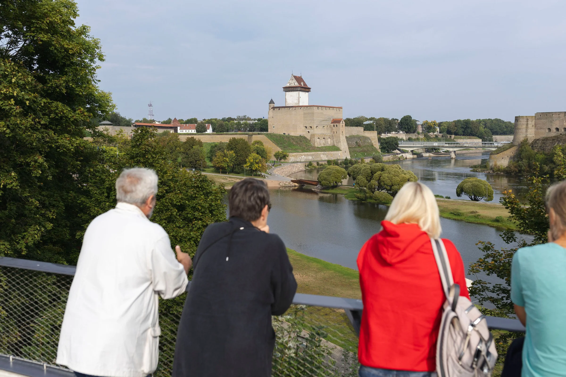 Narva lugu piltides ja sõnades