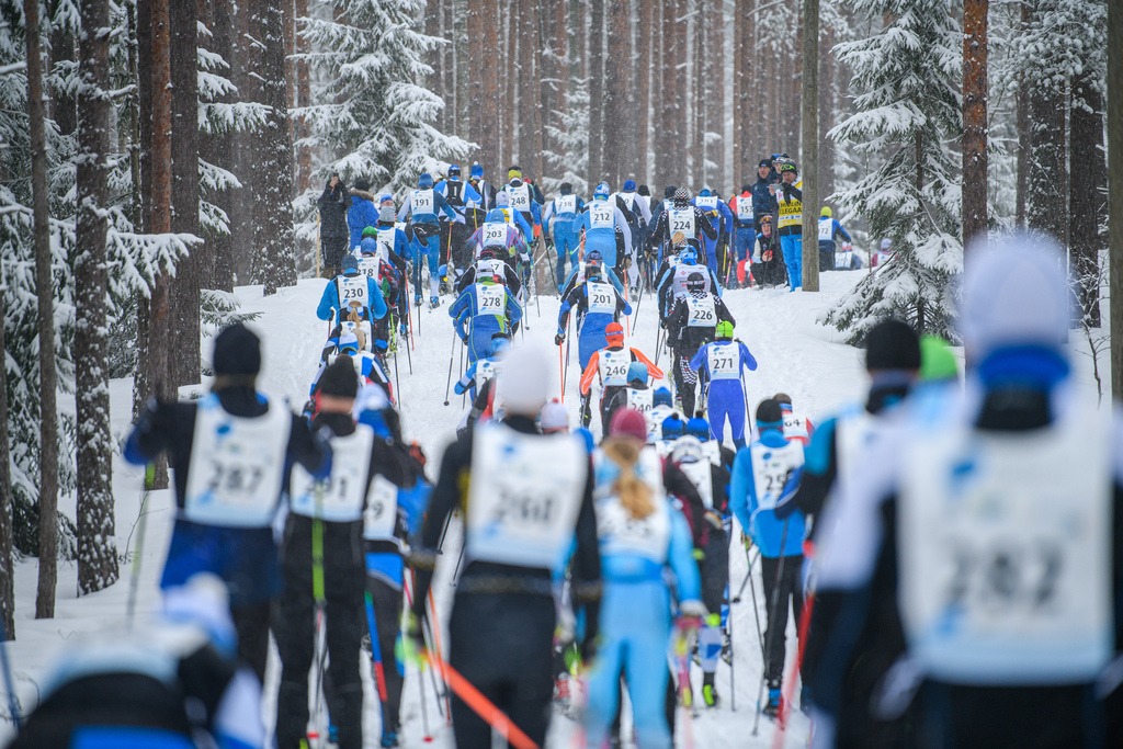 Veebruaris ootab kõiki suusasõpru taas Alutaguse Maraton – talve üks oodatuimaid sündmusi ja Estoloppeti sarja etapp. Tänavu toimub juba 48. Alutaguse Maraton! 