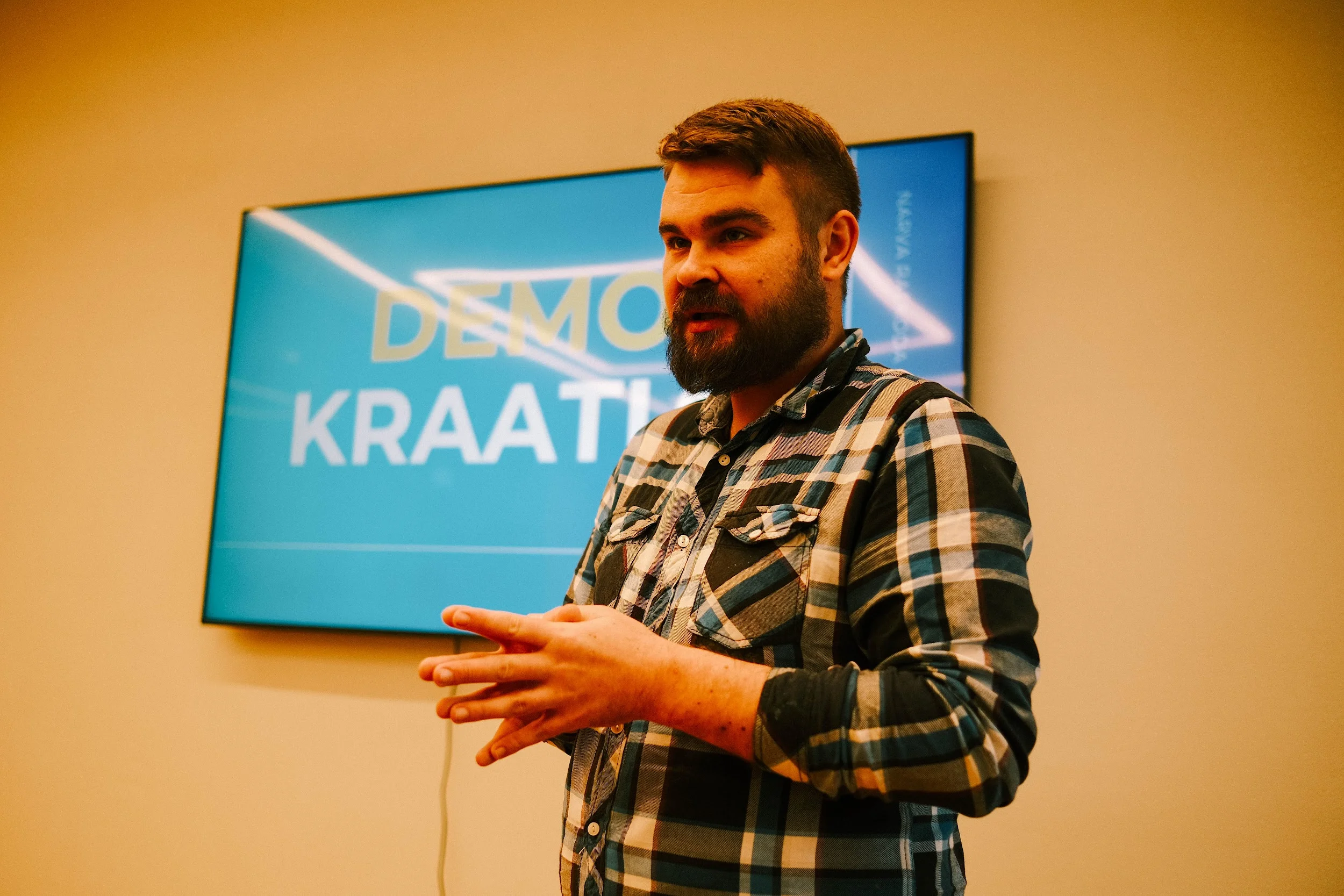 Narva Linna Arenduse ja Ökonoomikaamet Demokraatia