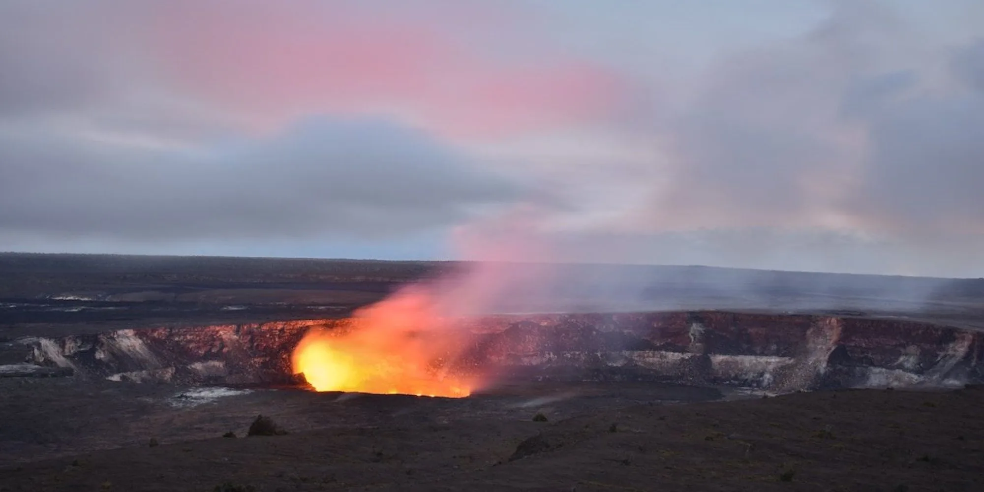 6-active-volcanoes-can-actually-go-see-close_3