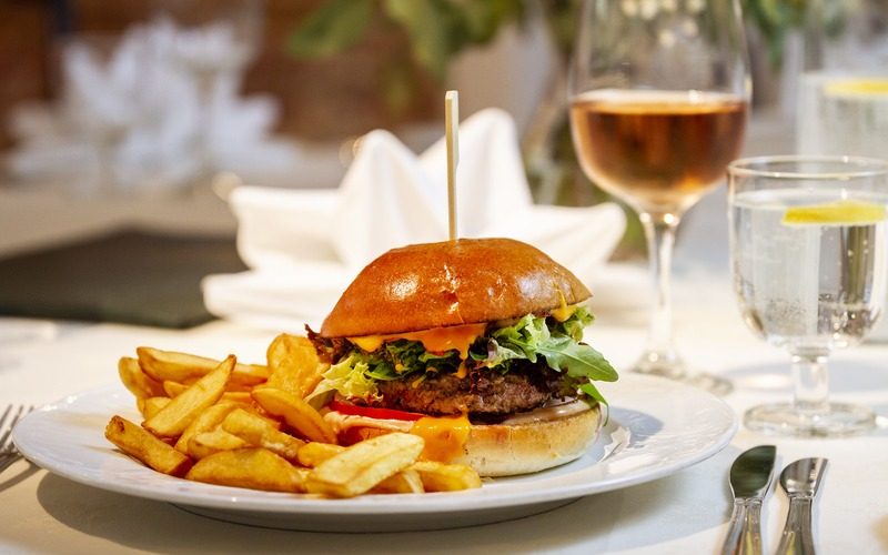 Saka mõisa á la carte-restoran #maitseseiklus eripakkumine Vasikaliha burger