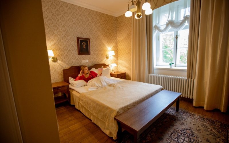 Broneeri kolm ööd Saka Mõisas ning maksa vaid kahe eest.